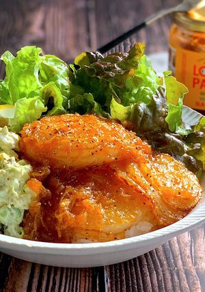 玉ねぎの生姜焼き丼アボカドタルタル添え-レシピのメイン写真