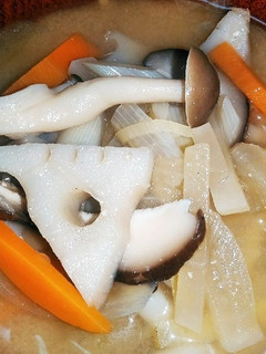 体温める☆生姜入り根菜の味噌汁-レシピのメイン写真