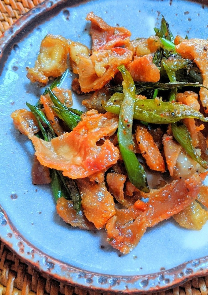鶏油の副産物で✿鶏皮のネギ塩炒め-レシピのメイン写真