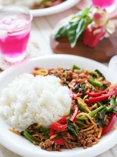 オット絶賛レッドカレーdeバジル炒めご飯-レシピのメイン写真