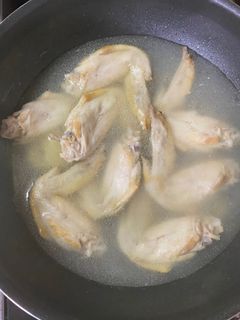 旨味たっぷり♥手羽先のホロホロスープ-レシピのメイン写真