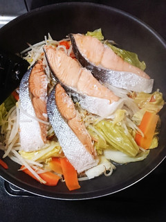 塩鮭のフライパン蒸し-レシピのメイン写真
