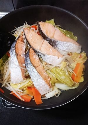 塩鮭のフライパン蒸し-レシピのメイン写真