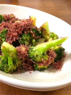 ブロッコリーとコンビーフの炒め物-レシピのメイン写真