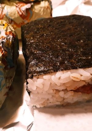 ハムかつマヨおにぎらず♪-レシピのメイン写真