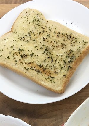 スープにぴったり！超簡単マヨトースト-レシピのメイン写真