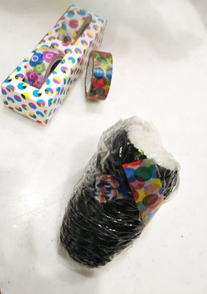ラップで包んだお握りの留め方で-レシピのメイン写真