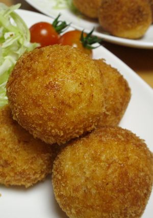 手を汚さないで♪まんまるコロッケ-レシピのメイン写真