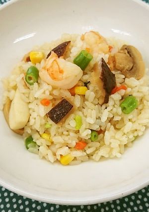 炊飯器で簡単に！　しいたけ海鮮ピラフ-レシピのメイン写真