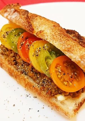 キーマカレーとトマトのバケットサンド-レシピのメイン写真