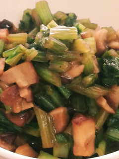 ご飯のお供│蕪の葉と椎茸のごま油炒め-レシピのメイン写真