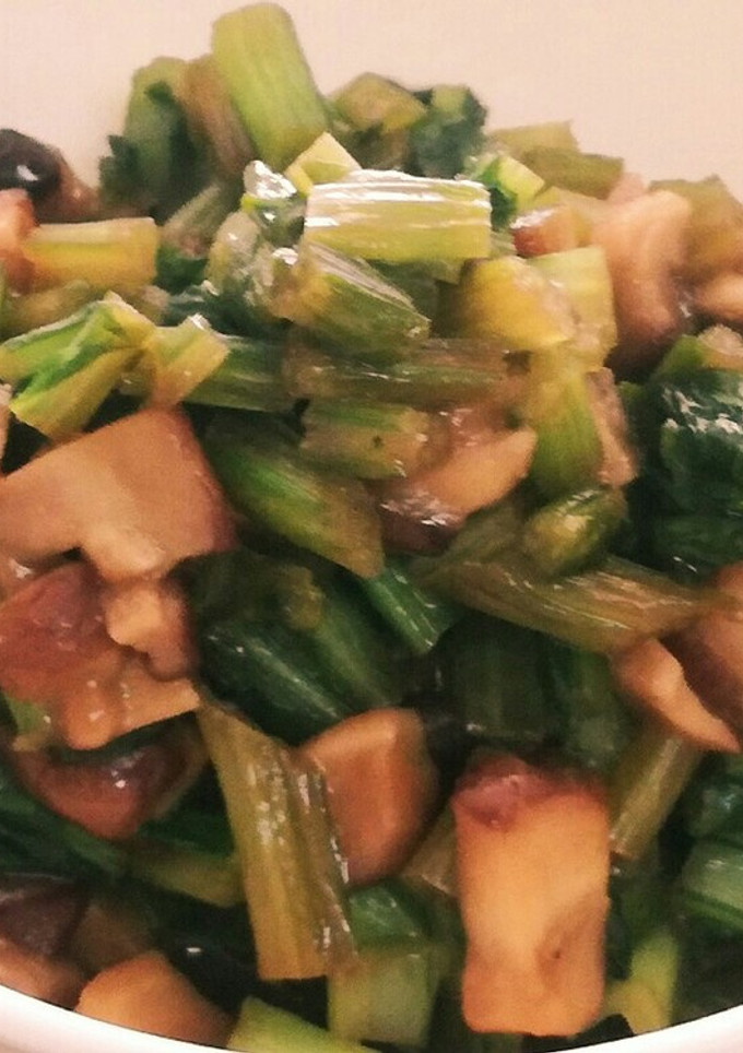 ご飯のお供│蕪の葉と椎茸のごま油炒め-レシピのメイン写真