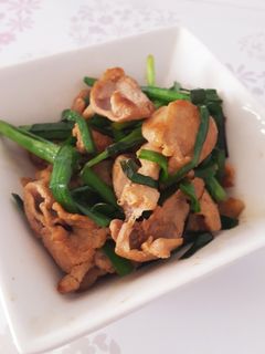 ニラと豚肉のゴマ炒め-レシピのメイン写真