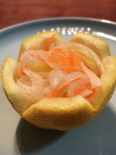 酢玉ねぎ(にんじん、レモンの皮入り)-レシピのメイン写真