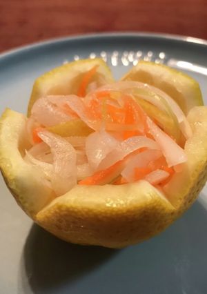 酢玉ねぎ（にんじん、レモンの皮入り）-レシピのメイン写真