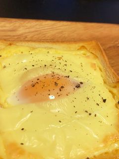 簡単朝ごはん☆半熟マヨたまチーズトースト-レシピのメイン写真