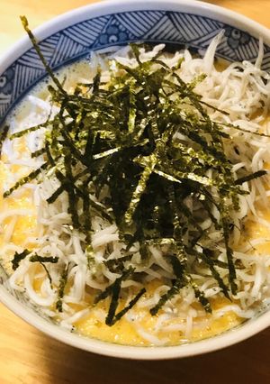 しらすかけ丼●たまご&とろろごはんの上に-レシピのメイン写真