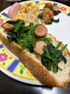 ほうれん草とウインナーバター炒めトースト-レシピのメイン写真