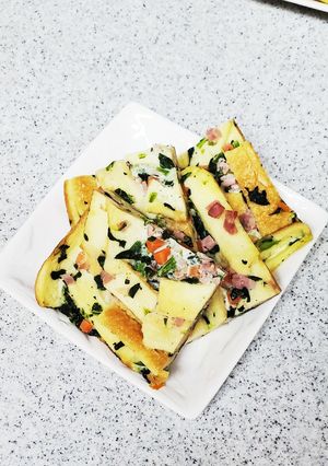 野菜たっぷり。卵焼き器でパン耳キッシュ-レシピのメイン写真