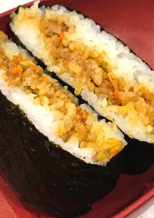 腎臓内科医考案減塩キーマカレーおにぎらず-レシピのメイン写真
