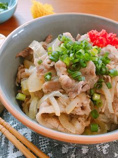 ぱぱっとできる♪めんつゆで簡単♪牛丼-レシピのメイン写真