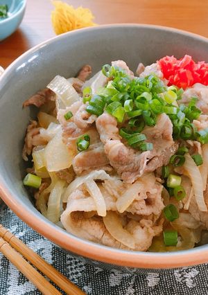 ぱぱっとできる♪めんつゆで簡単♪牛丼-レシピのメイン写真