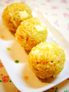 ✿カレー風味☆チーズおにぎり✿-レシピのメイン写真
