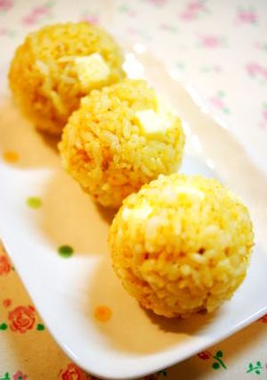 ✿カレー風味☆チーズおにぎり✿-レシピのメイン写真