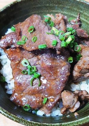 しょうゆ糀でニンニクバターライスの焼肉丼-レシピのメイン写真
