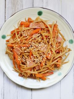 簡単おすすめ♪ベーコン入りきんぴらごぼう-レシピのメイン写真