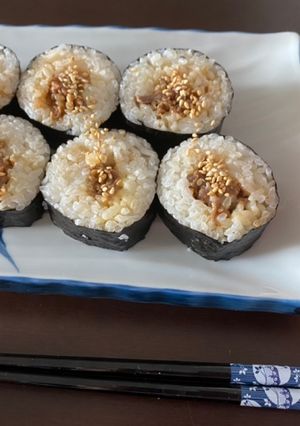 簡単絶品★焼き肉マヨネーズの太巻き寿司-レシピのメイン写真