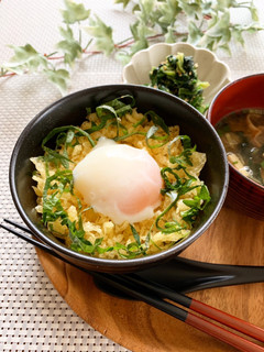 我が家の節約ごはん★揚げ玉入り温玉丼-レシピのメイン写真