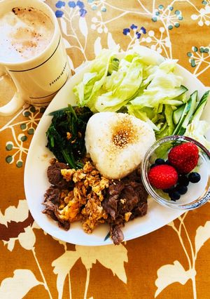 懐かし味牛肉卵とほうれん草の簡単プレート-レシピのメイン写真