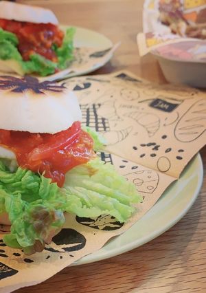 焼き目がかわいい肉まんバーガー＊-レシピのメイン写真