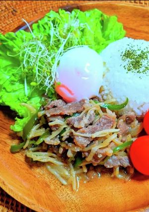 温泉卵のせチンジャオご飯-レシピのメイン写真