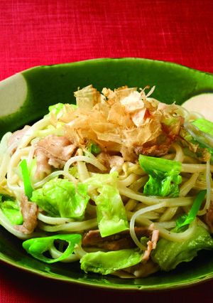 春キャベツと豚肉と塩焼きうどん♪-レシピのメイン写真
