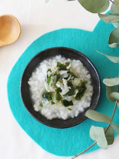 【離乳食後期】しらすとわかめ、玉ねぎ粥-レシピのメイン写真
