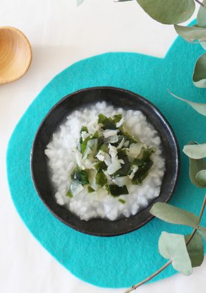 【離乳食後期】しらすとわかめ、玉ねぎ粥-レシピのメイン写真