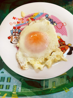 cheese on egg 目玉焼き-レシピのメイン写真