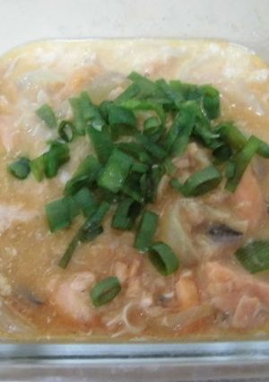 鮭中骨缶と玉ねぎのレンジ蒸し-レシピのメイン写真