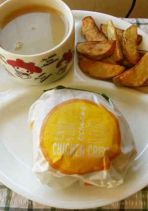 市販のバーガーに手作りを添えてランチに♪-レシピのメイン写真