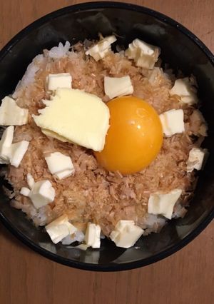 簡単にすぐできる！チーズおかか卵かけご飯-レシピのメイン写真