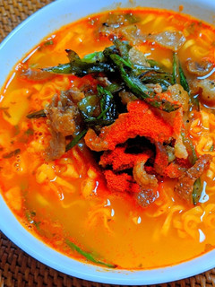 とんがらし麺アレンジ✿鶏皮ネギ塩炒めのせ-レシピのメイン写真