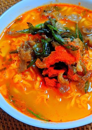 とんがらし麺アレンジ✿鶏皮ネギ塩炒めのせ-レシピのメイン写真