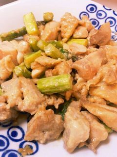 簡単♪鶏ももとアスパラの味噌マヨ炒め-レシピのメイン写真