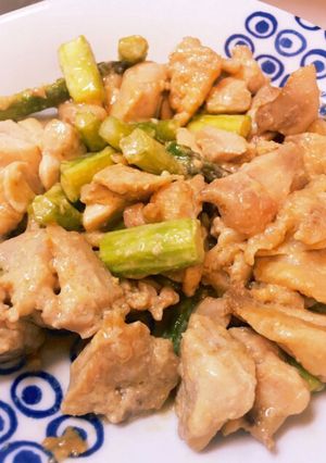 簡単♪鶏ももとアスパラの味噌マヨ炒め-レシピのメイン写真