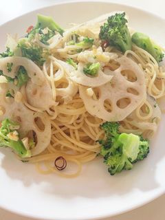 ブロッコリーとれんこんのペペロンチーノ-レシピのメイン写真