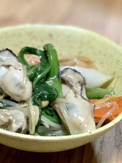 牡蠣と春菊と残り物野菜で八宝菜風-レシピのメイン写真