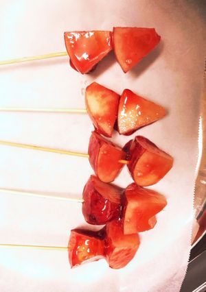 余ったイチゴシロップでりんご飴-レシピのメイン写真