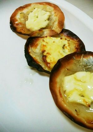 【簡単絶品】餃子の皮でクリチと蜂蜜のピザ-レシピのメイン写真